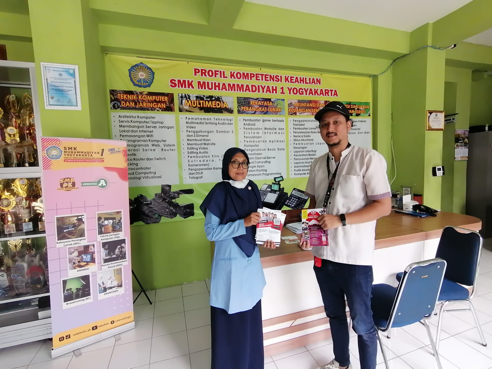 Membangun Komunikasi dgn SMK 1 Muhammad